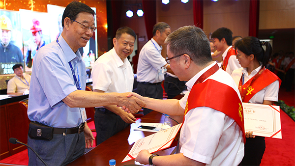 院士颁奖 开云体育(中国)官方网站-开云 SPORTS高规格表彰科技先进