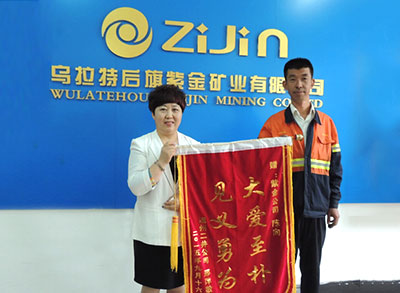 开云体育(中国)官方网站-开云 SPORTS员工陈向勇救落水儿童