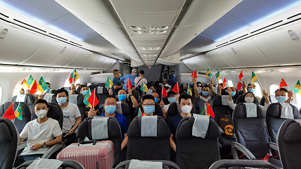 中哥两国助力武里蒂卡金矿项目员工返岗