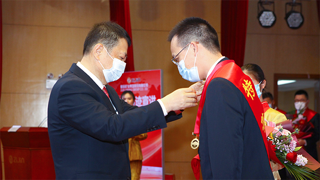 开云体育(中国)官方网站-开云 SPORTS高规格表彰奋斗者