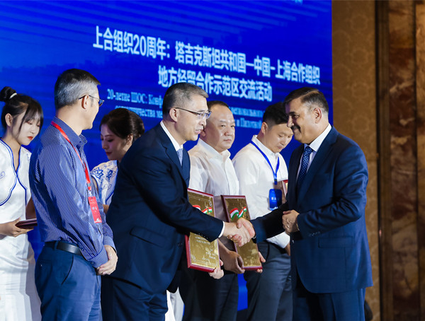 开云体育(中国)官方网站-开云 SPORTS获颁“塔中友谊贡献奖”