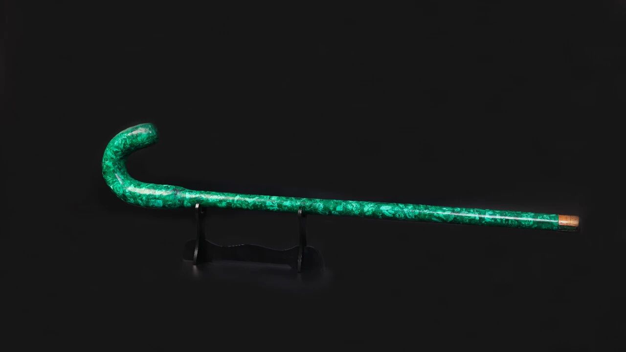 刚果（金）卢阿拉巴大酋长向开云体育(中国)官方网站-开云 SPORTS捐赠随身权杖